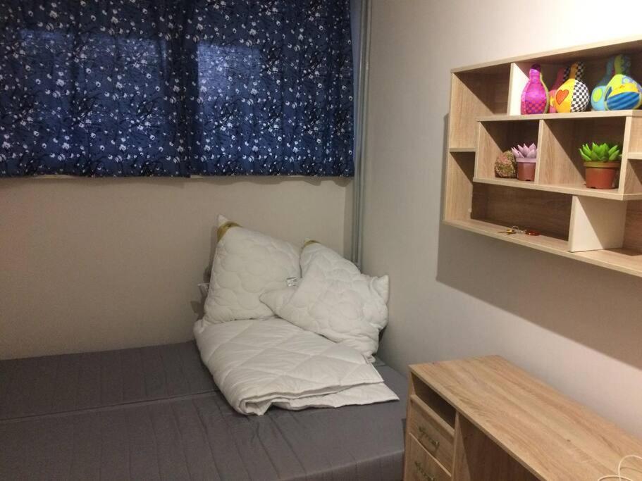 Room, комната, Miedzy Airport Wro A Centrum * Breslau