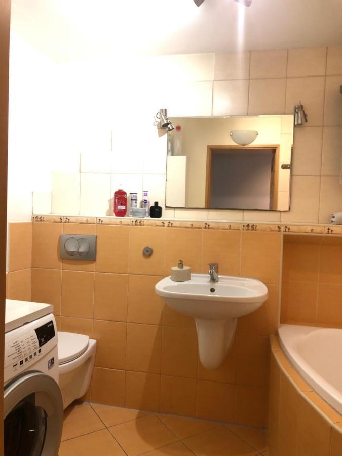 Room, комната, Miedzy Airport Wro A Centrum Apartment Breslau